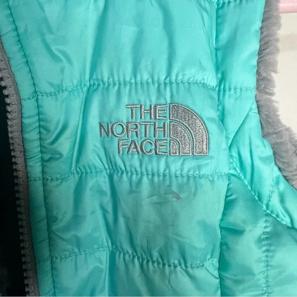 The North Face Reversible Mossbud Swirl Insulated Vest Girls Size 6 Youth - Picture 9 of 14